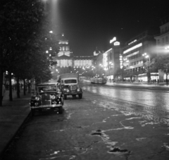 Czech Republik, Prague, Vencel tér (Václavské námestí), háttérben a Nemzeti Múzeum (Národní muzeum / NM)., 1965, Gábor Viktor, Fortepan #193915