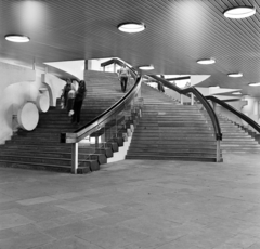 Magyarország, Budapest I., Déli pályaudvar, feljárat a metróállomás felől a pénztárcsarnokba., 1973, Gábor Viktor, Budapest, Fortepan #193938