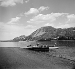 Magyarország,Dunakanyar, Nagymaros, Duna-part, szemben Visegrád, az Alsóvár és lakótornya / Salamon-torony, fenn a Fellegvár., 1970, Gábor Viktor, Fortepan #193950