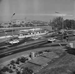 Magyarország, Budapest V.,Budapest I., Március 15. tér, jobbra a Petőfi tér, háttérben a Budavári Palota (korábban Királyi Palota)., 1971, Gábor Viktor, Budapest, Fortepan #193953