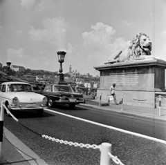 Magyarország, Budapest V.,Budapest I., Széchenyi Lánchíd pesti hídfő, háttérben a budai Vár., 1971, Gábor Viktor, Volkswagen-márka, Volkswagen Typ3, Budapest, Fortepan #193954