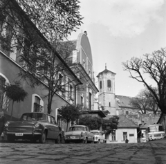 Magyarország, Szentendre, Városház tér, balra a Városháza. Háttérben a Keresztelő Szent János-templom., 1969, Gábor Viktor, Fortepan #194061