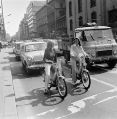 Hungary, Budapest V., Kossuth Lajos utca a Ferenciek tere (Felszabadulás tér) felől az Astoria felé nézve., 1974, Gábor Viktor, Budapest, Zuk-brand, number plate, Fortepan #194073