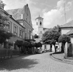 Hungary, Szentendre, Városház tér, balra a Városháza. Háttérben a Keresztelő Szent János-templom., 1965, Gábor Viktor, street view, Fortepan #194076