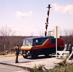 Magyarország, Sopron, közúti határátkelő., 1984, Gábor Viktor, gépfegyver, határőrség, országhatár, Fortepan #194090