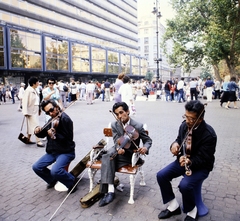 Magyarország, Budapest V., Vörösmarty tér, balra az ORI (Országos Rendező Iroda) székháza., 1986, Gábor Viktor, Budapest, Fortepan #194129