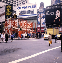 Amerikai Egyesült Államok, New York, a Times Square a 7th Avenue és a W 47th Street kereszteződésénél., 1990, Gábor Viktor, Fortepan #194144