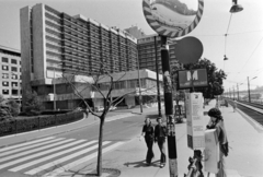 Hungary, Budapest V., a 2-es villamos megállója a Vigadó térnél, szemben a Dunakorzón a Hotel Duna Intercontinental., 1974, Gábor Viktor, Budapest, Fortepan #194243