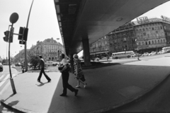 Magyarország, Budapest VII.,Budapest VIII., Baross tér, felüljáró a Fiumei (Mező Imre) út és Rottenbiller utca között. Jobbra a Rákóczi út., 1974, Gábor Viktor, Budapest, Fortepan #194254