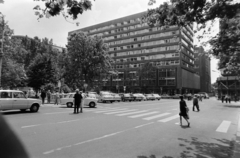 Magyarország, Budapest V., Vörösmarty tér, szemben az ORI (Országos Rendező Iroda) székháza., 1975, Gábor Viktor, Budapest, parkoló, Fortepan #194273