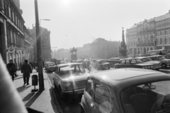 Hungary, Pécs, Széchenyi tér, középen Hunyadi János szobra és a Szentháromság-szobor, 1976, Gábor Viktor, Fortepan #194336