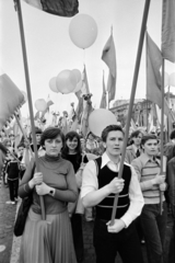 Magyarország, Budapest XIV.,Budapest VII., Ötvenhatosok tere (Felvonulási tér), május 1-i ünnepség, a felvonulók mögött a Dózsa György út épületei., 1978, Gábor Viktor, Budapest, Fortepan #194463