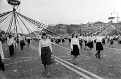 Magyarország, Budapest XIV.,Budapest VII., Ötvenhatosok tere (Felvonulási tér), május 1-i ünnepség, a felvonulók mögött a Dózsa György út épületei., 1978, Gábor Viktor, Budapest, Fortepan #194472