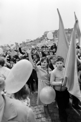 Magyarország, Budapest XIV.,Budapest VII., Ötvenhatosok tere (Felvonulási tér), május 1-i felvonulás. Háttérben a Dózsa György út épületei., 1978, Gábor Viktor, Budapest, Fortepan #194486