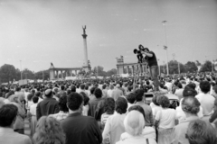 Magyarország, Budapest XIV., Hősök tere, az erdélyi falurombolás elleni tüntetés 1988. június 27-én., 1988, Gábor Viktor, tüntetés, Budapest, rendszerváltás, Fortepan #194588