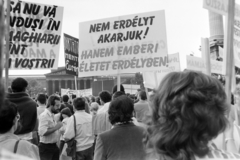 Magyarország, Budapest XIV., Hősök tere, az erdélyi falurombolás elleni tüntetés 1988. június 27-én., 1988, Gábor Viktor, tüntetés, Budapest, rendszerváltás, Fortepan #194591