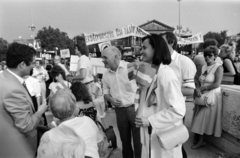 Magyarország, Budapest XIV., Hősök tere, az erdélyi falurombolás elleni tüntetés 1988. június 27-én., 1988, Gábor Viktor, tüntetés, Budapest, rendszerváltás, Fortepan #194596