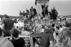 Magyarország, Budapest XIV., Hősök tere, az erdélyi falurombolás elleni tüntetés 1988. június 27-én., 1988, Gábor Viktor, tüntetés, Budapest, rendszerváltás, Fortepan #194601