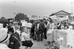 Magyarország, Budapest XIV., Hősök tere, az erdélyi falurombolás elleni tüntetés 1988. június 27-én., 1988, Gábor Viktor, tüntetés, Budapest, rendszerváltás, Fortepan #194603