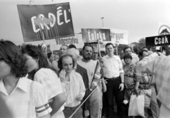 Magyarország, Budapest XIV., Hősök tere, az erdélyi falurombolás elleni tüntetés 1988. június 27-én., 1988, Gábor Viktor, tüntetés, Budapest, rendszerváltás, Fortepan #194605