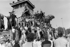 Magyarország, Budapest XIV., Hősök tere, az erdélyi falurombolás elleni tüntetés 1988. június 27-én., 1988, Gábor Viktor, tüntetés, Budapest, rendszerváltás, Fortepan #194607