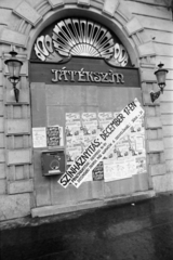 Magyarország, Budapest VI., Teréz körút 48. (Lenin körút 106.), a Játékszín bejárata., 1988, Gábor Viktor, Budapest, Fortepan #194615