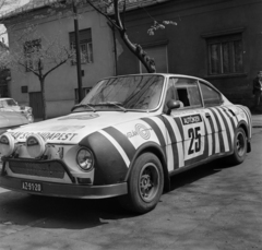 Magyarország, Budapest XIX., a Petőfi utca 7. számú ház előtt Balatoni Mihály 130 RS raliversenyautója (Budapesti Volán SC)., 1978, Bojár Sándor, rendszám, Budapest, Fortepan #194731