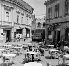 Magyarország, Székesfehérvár, Hősök tere, szemben a Kossuth utca., 1973, Bojár Sándor, Fortepan #194818