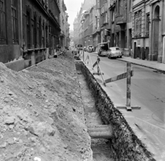 Magyarország, Budapest VI., Dessewffy utca a Nagymező utcától a Bajcsy-Zsilinszky út felé nézve., 1974, Bojár Sándor, Budapest, Skoda Octavia, Fortepan #194861