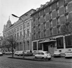 Magyarország, Zalaegerszeg, Kazinczy (Marx) tér, Arany Bárány szálloda., 1974, Bojár Sándor, Trabant 601, rendszám, Fiat 127, DAF-márka, Fortepan #194878