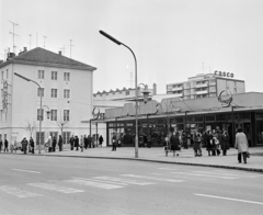 Magyarország, Zalaegerszeg, Széchenyi tér, balra az Ady (később Art) mozi épülete., 1974, Bojár Sándor, gyalogátkelő, Fortepan #194880