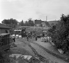 Hungary, Kismaros, vasúti megálló, a Vác-Szob vasútvonal villamosításán dolgozó felsővezeték-szerelők., 1971, Bojár Sándor, Fortepan #194935