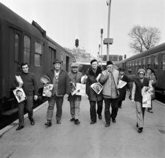 Hungary, Budapest I., Déli pályaudvar, a Szovjetunió és a Lányok Asszonyok című folyóirat terjesztése., 1976, Bojár Sándor, Budapest, Fortepan #194952