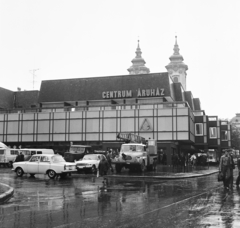 Magyarország, Eger, Zalár József utca, a Centrum Áruház mögött a Dobó István téren álló Minorita templom tornyai.

, 1974, Bojár Sándor, Csepel 344, Tatra 138, Moszkvics 408, Wartburg 353, Fortepan #194967