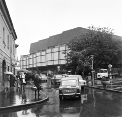 Magyarország, Eger, Dobó István tér, szemben a Zalár József utca és a Centrum Áruház., 1974, Bojár Sándor, rendszám, Fiat 850, Fortepan #194968