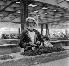 Üzbegisztán, Szamarkand, piac a Bibi-Khanum mecset mellett., 1969, Bojár Sándor, Szovjetunió, Fortepan #195035