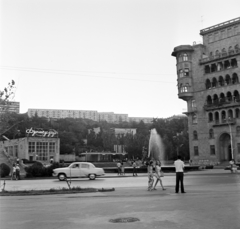 Azerbajdzsán, Baku, Azneft tér, V. Bahrám szászánida király (Bəhram Gur) szobra., 1975, Bojár Sándor, Szovjetunió, Fortepan #195041