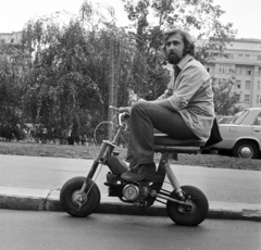 Magyarország, Budapest V., Erzsébet (Engels) tér, háttérben a Bajcsy-Zsilinszky út., 1975, Bojár Sándor, Budapest, Fortepan #195065