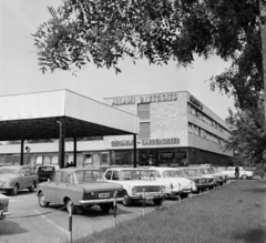 Magyarország, Budapest XI., Hamzsabégi út 60., az Ál­lami Biztosító Budapesti Gépjárműkárrendezési Központ kárfelvevő helye., 1974, Bojár Sándor, Wartburg 311/312, rendszám, Budapest, Moszkvics 412, VAZ 2101, Fortepan #195068