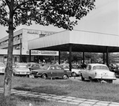 Magyarország, Budapest XI., Hamzsabégi út 60., az Ál­lami Biztosító Budapesti Gépjárműkárrendezési Központ kárfelvevő helye., 1974, Bojár Sándor, rendszám, Budapest, Skoda 100, GAZ M21 Volga, Fortepan #195070