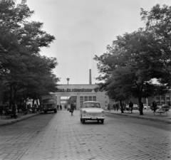 Magyarország, Budapest XXI., a Csepel Vas- és Fémművek főkapuja., 1973, Bojár Sándor, Trabant-márka, IFA-márka, Trabant 601, rendszám, Budapest, Fortepan #195089