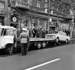 Magyarország, Budapest VII., a felvétel az Erzsébet (Lenin) körút 24. számú ház előtt készült., 1973, Bojár Sándor, Budapest, játékbolt, Barkas-márka, Moszkvics 412, Fortepan #195098