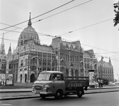 Hungary, Budapest V., Kossuth Lajos tér, háttérben a Parlament., 1971, Bojár Sándor, Budapest, Fortepan #195123