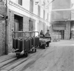 1976, Bojár Sándor, trolley, meat industry, salami, Fortepan #195185