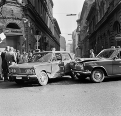 Magyarország, Budapest VII., Dohány utca a Hársfa utca felé nézve., 1975, Bojár Sándor, Budapest, rendszám, GAZ 24 Volga, Polski Fiat 125p, Fortepan #195264