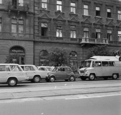 Magyarország, Budapest IX., Ferenc körút, háttérben a 26. és 28. számú ház., 1974, Bojár Sándor, Budapest, Nysa 522, Fiat 500, Fortepan #195267