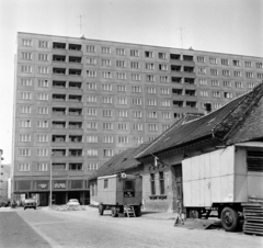 Magyarország, Óbuda, Budapest III., Korona (Dugovics Titusz) tér a Tanuló utca felől a Kiskorona (Magyar Lajos) utca felé nézve, jobbra a Krúdy-ház (később a Magyar Kereskedelmi és Vendéglátóipari Múzeum épülete)., 1977, Bojár Sándor, Budapest, Fortepan #195276