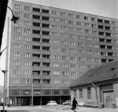 Magyarország, Óbuda, Budapest III., Korona (Dugovics Titusz) tér a Kiskorona (Magyar Lajos) utca felé nézve., 1977, Bojár Sándor, Budapest, Fortepan #195279