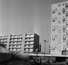 Magyarország, Budapest XXII., József Attila utcai kísérleti lakótelep, balra a József Attila utca 26., jobbra a Magasház utca 2. számú ház., 1972, Bojár Sándor, Budapest, Fortepan #195306