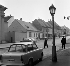 Magyarország, budai Vár, Budapest I., a Fortuna utca a Bécsi kapu tér felől nézve., 1974, Bojár Sándor, Trabant 601, rendszám, Budapest, várnegyed, Fortepan #195345